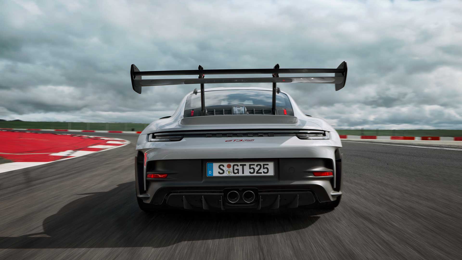 retro-nuova-Porsche-911-GT3-RS-Robb-Report-Italia