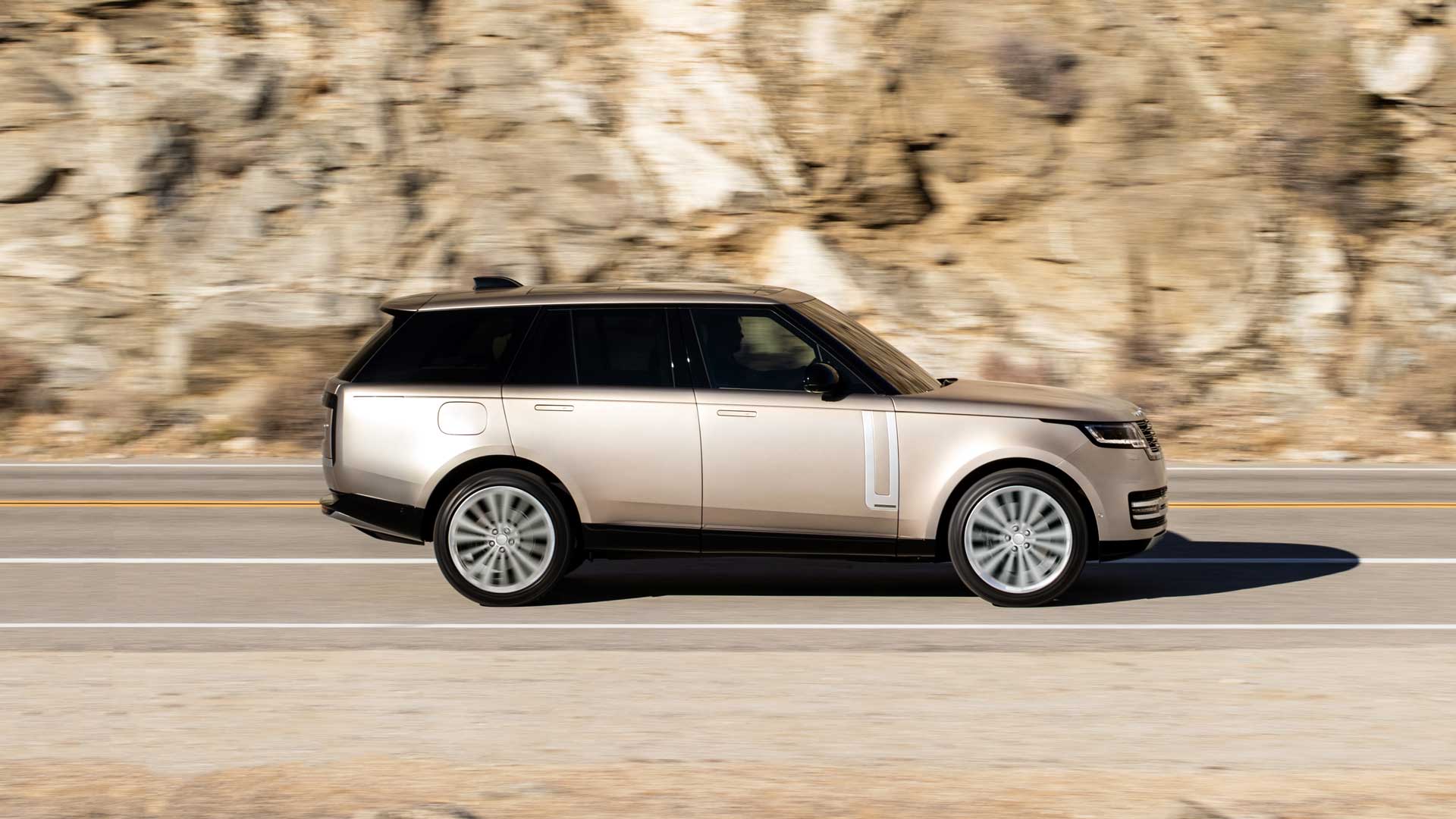 Land-Rover-Range-Rover-suv-da-regalare-a-natale-robb-report-italia