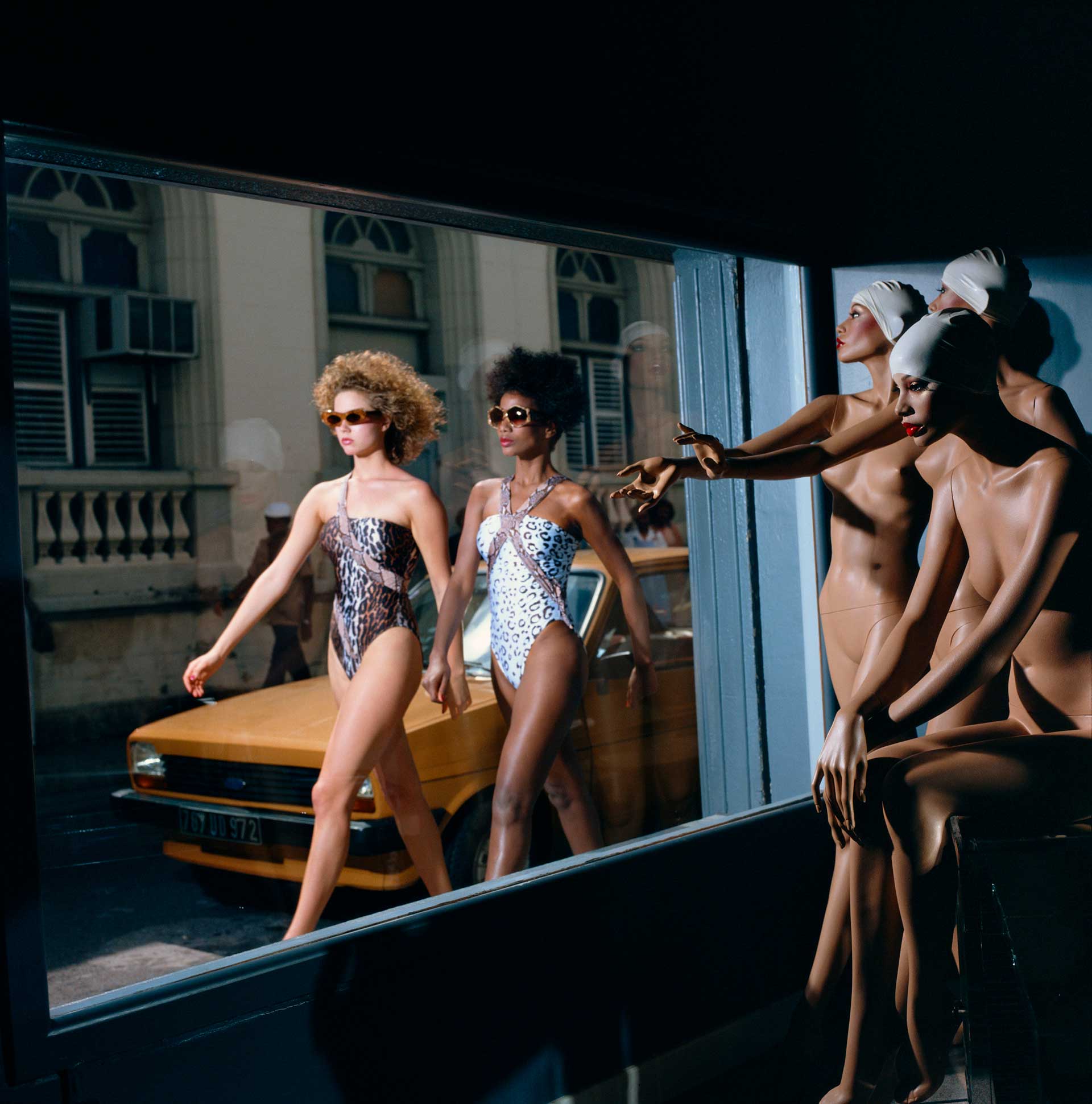 Vogue-Paris,-May-1984-∏-2023,-The-Guy-Bourdin-Estate