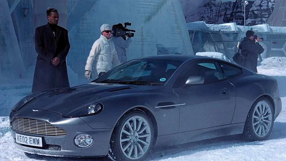 22 2002 Aston Martin V12 Vanquish Auto di James Bond