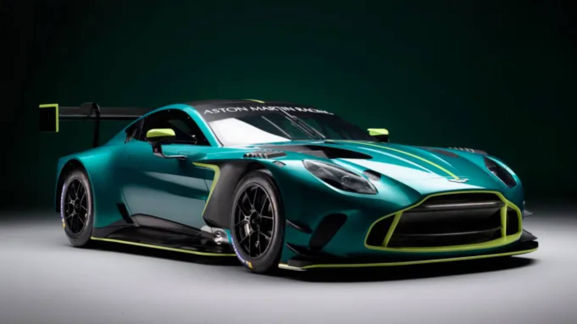 aston-martin-robb-report-italia