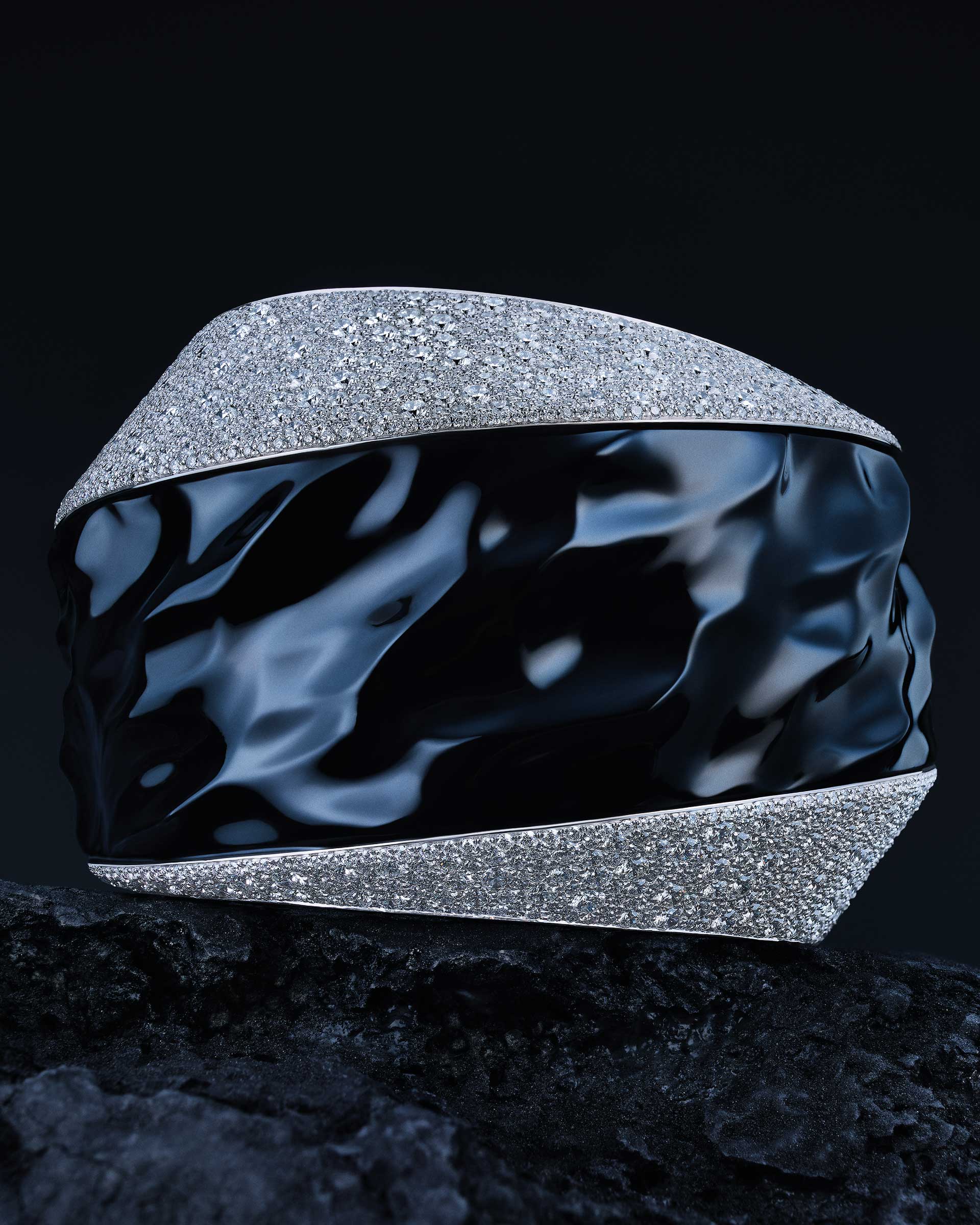 Bracciale-Eau-d’Encre-Or-Bleu-Boucheron-robb-report-italia