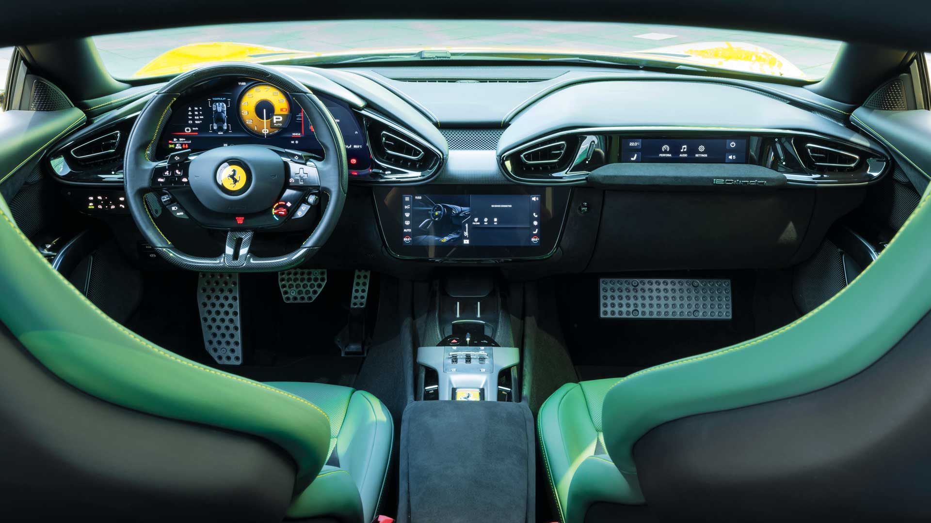 12Cilindri-Ferrari-2-Robb-Report-Italia