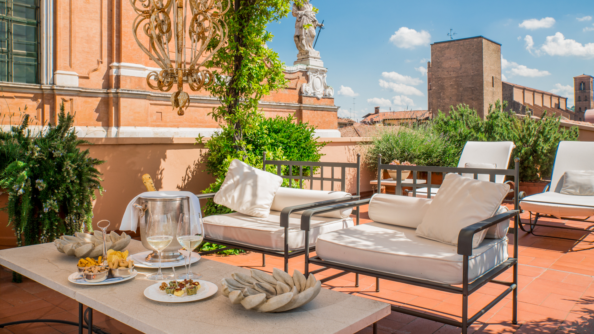 Duetorrihotels-1-Robb-Report-Italia