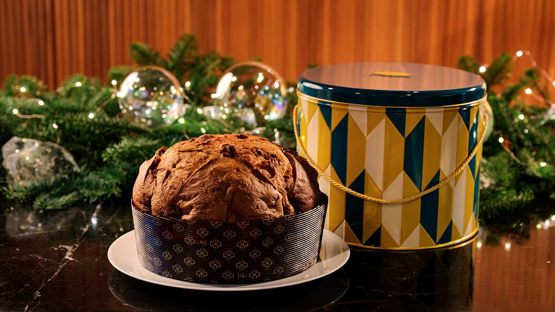 Natale-2025-panettone-mandarin-oriental-milan-robb-report-italia