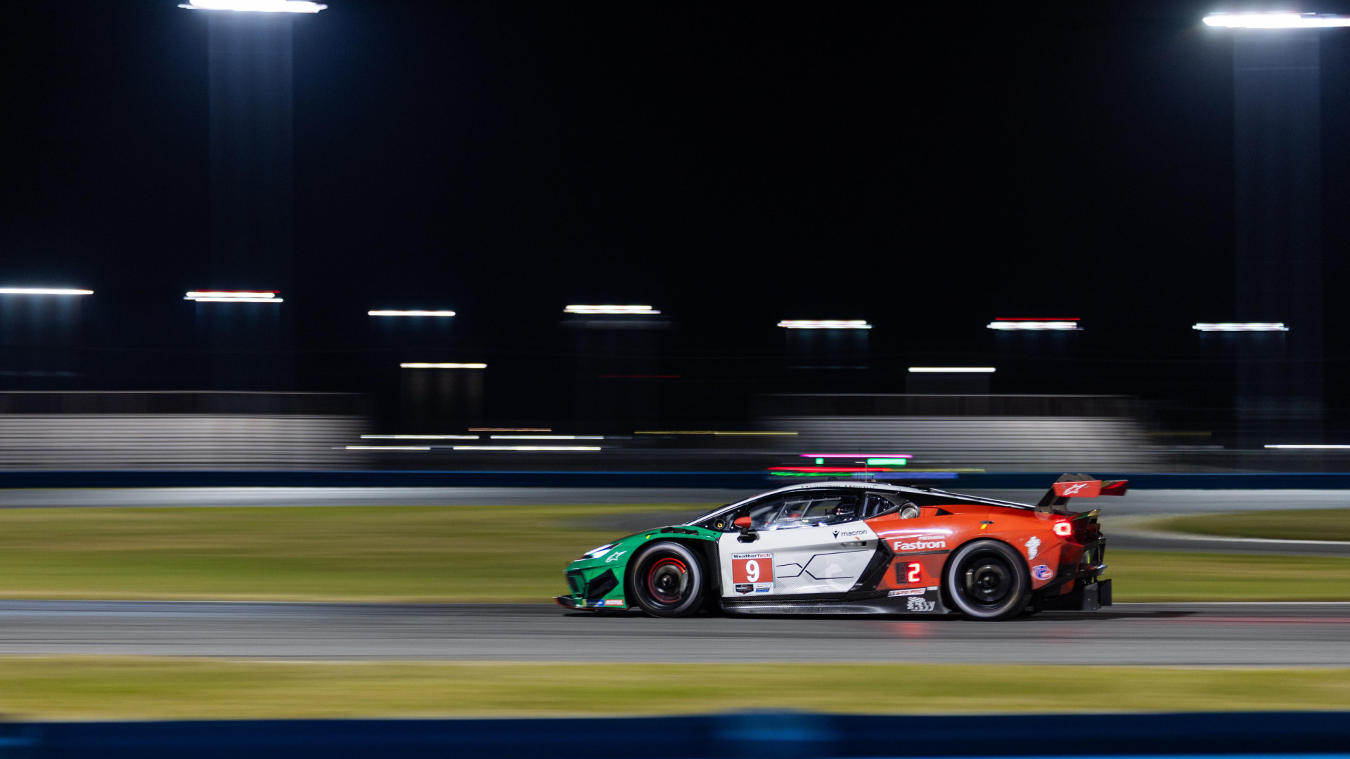 GT3-1-Robb-Report-Italia