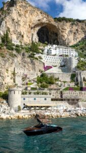 Riva-Lounge-Borgo-Santandrea-3-Robb-Report-Italia