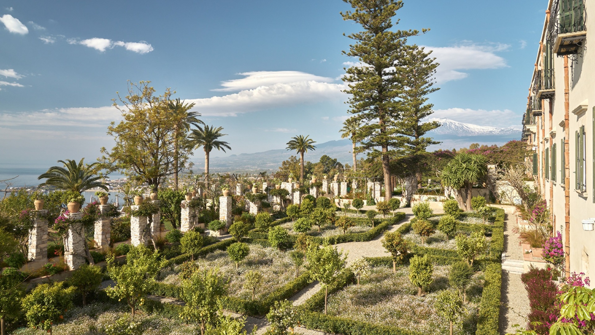 Summer-Book-Club-3-Robb-Report-Italia