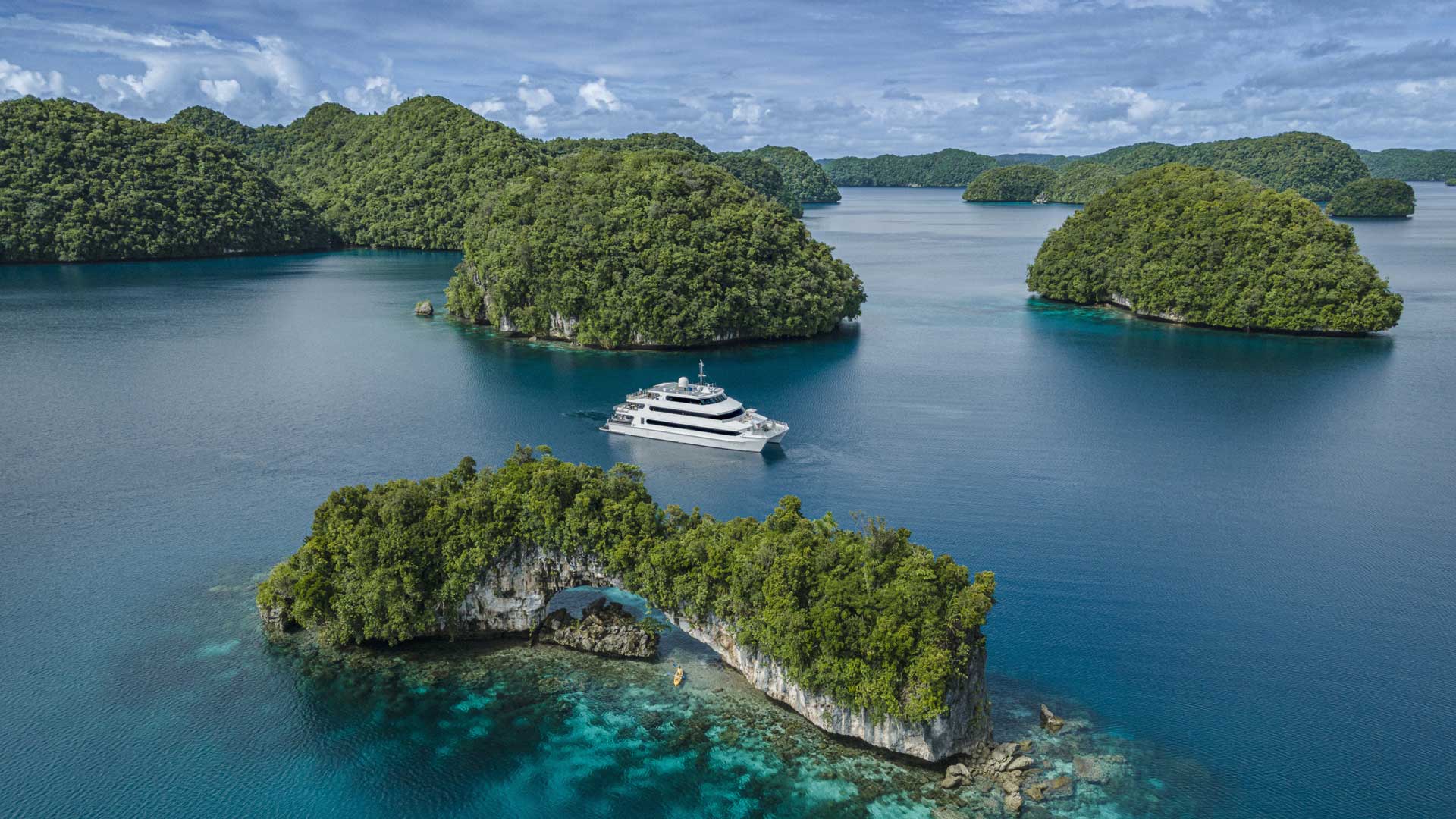 Four-Seasons-Explorer-Palau-3-Robb-Report-Italia
