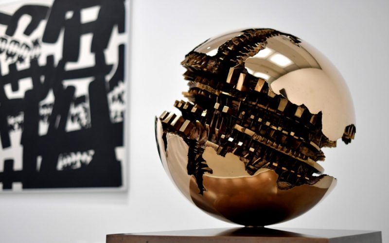 Sfera Arnaldo Pomodoro scultore Robb Report Italia