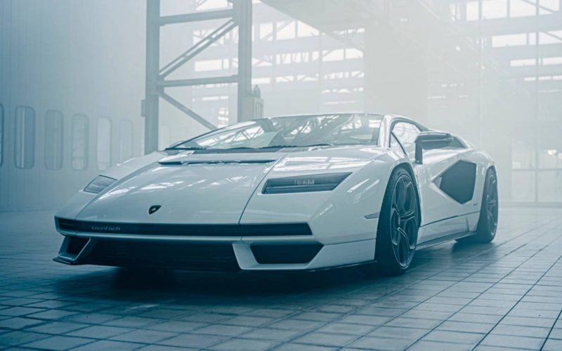 lamborghini-ibrido-svolta-verso-elettrico-Robb-Report-Italia