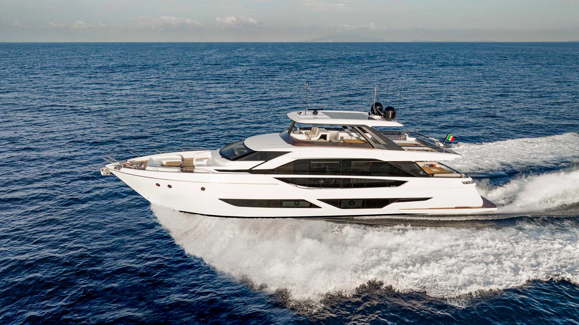 ferretti yacht 860 price