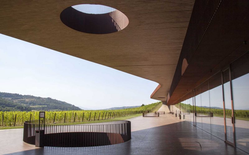 Dettagli-architettonici-cantina-Antinori-Robb-Report-Italia