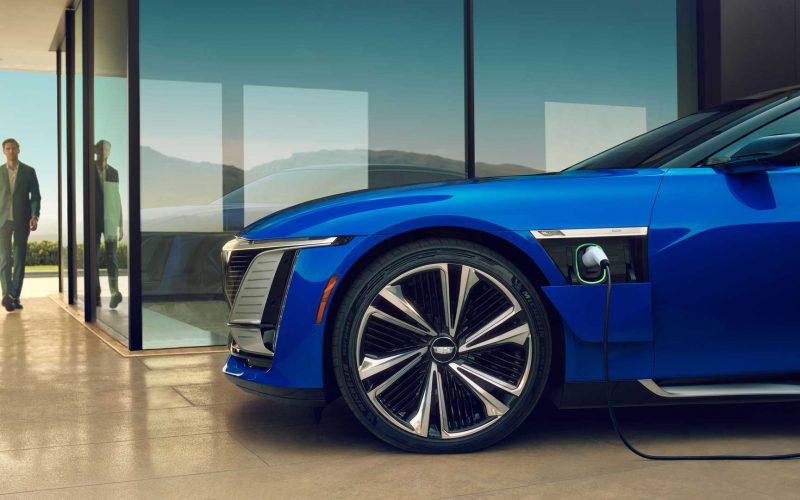 lusso-elettrico-auto-bmw-cadillac-rolls-royce-Robb-Report-Italia