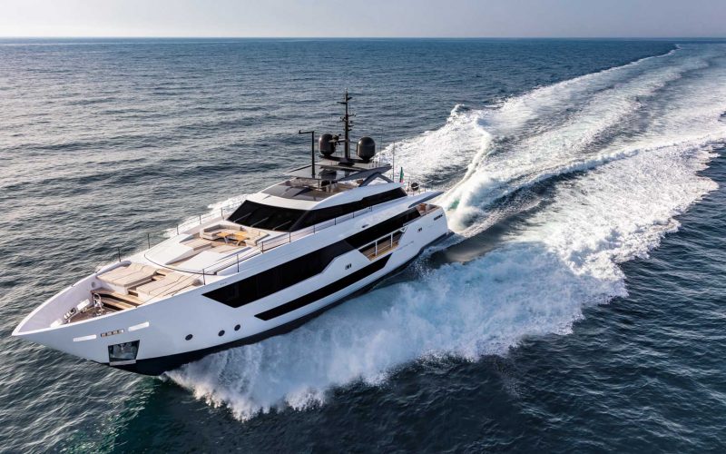 Custom-Line-106-Ferretti-Group-debutta-in-America-Robb-Report-Italia