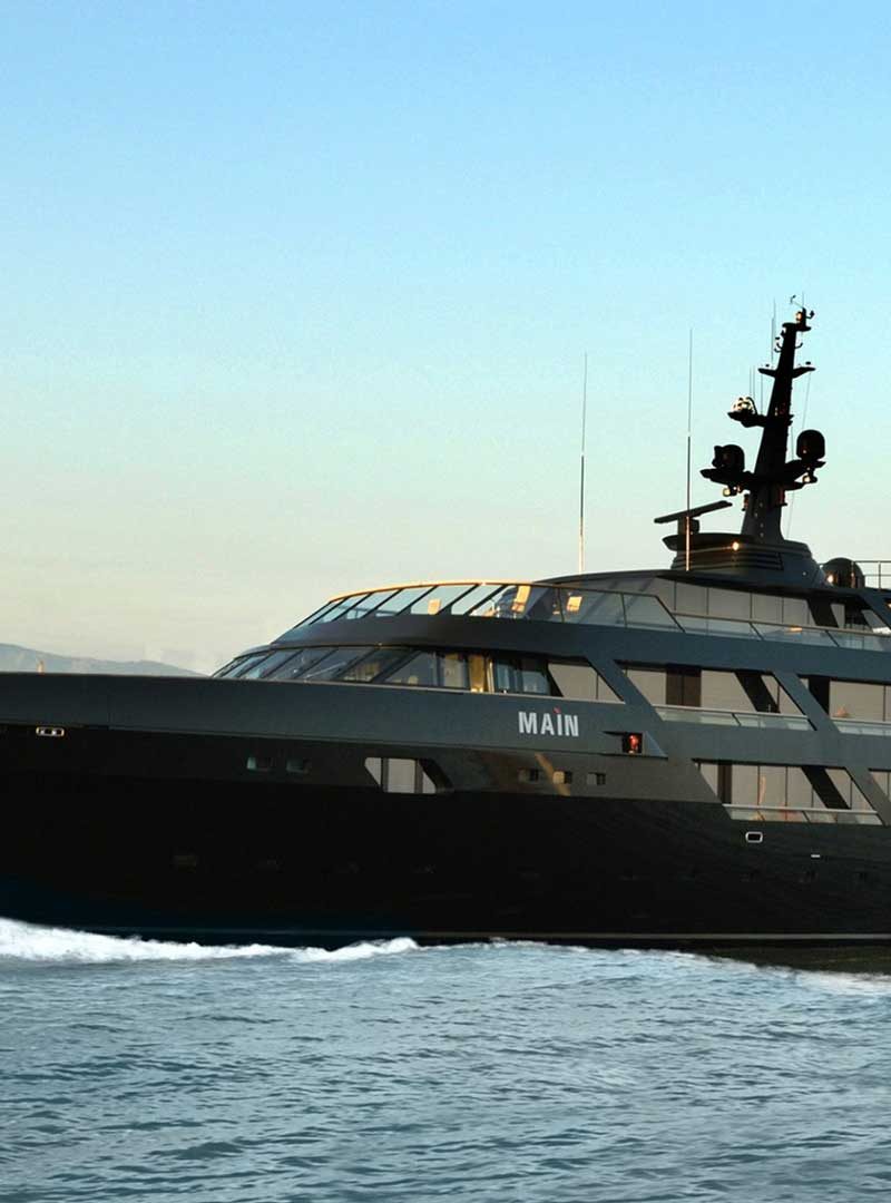 Main-Giorgio-Armani-yacht-di-lusso