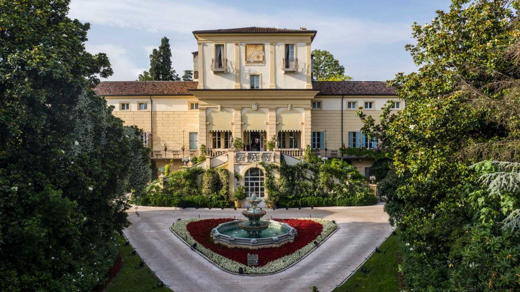 Byblos-Art-Hotel-Villa-Amistà-ingresso-robb-report-italia