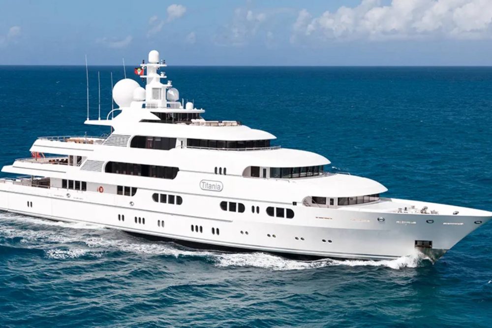 titania-the-crown-yacht-robb-report-italia