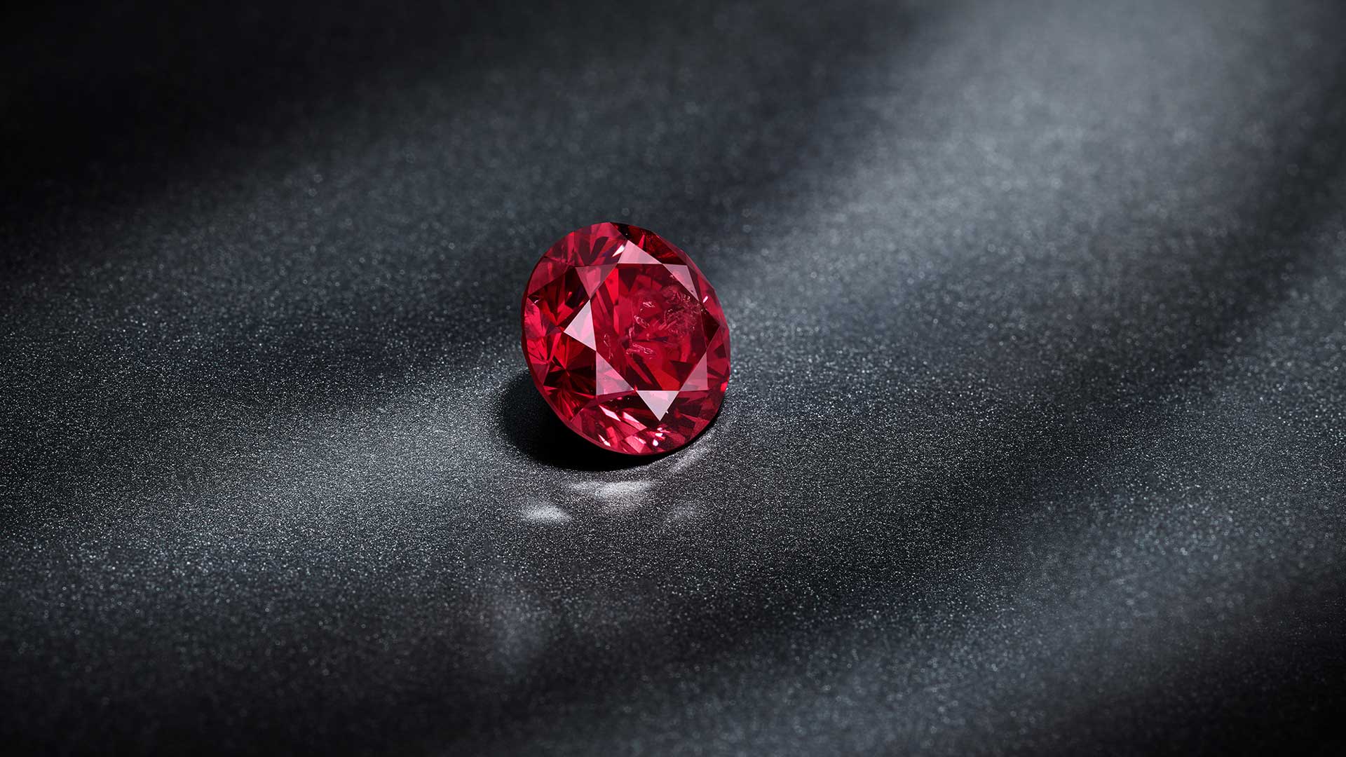 Geneva-Jewels-Auction-the-Argyle-Phoenix’,-Mesmerizing-Fancy-Red-diamond