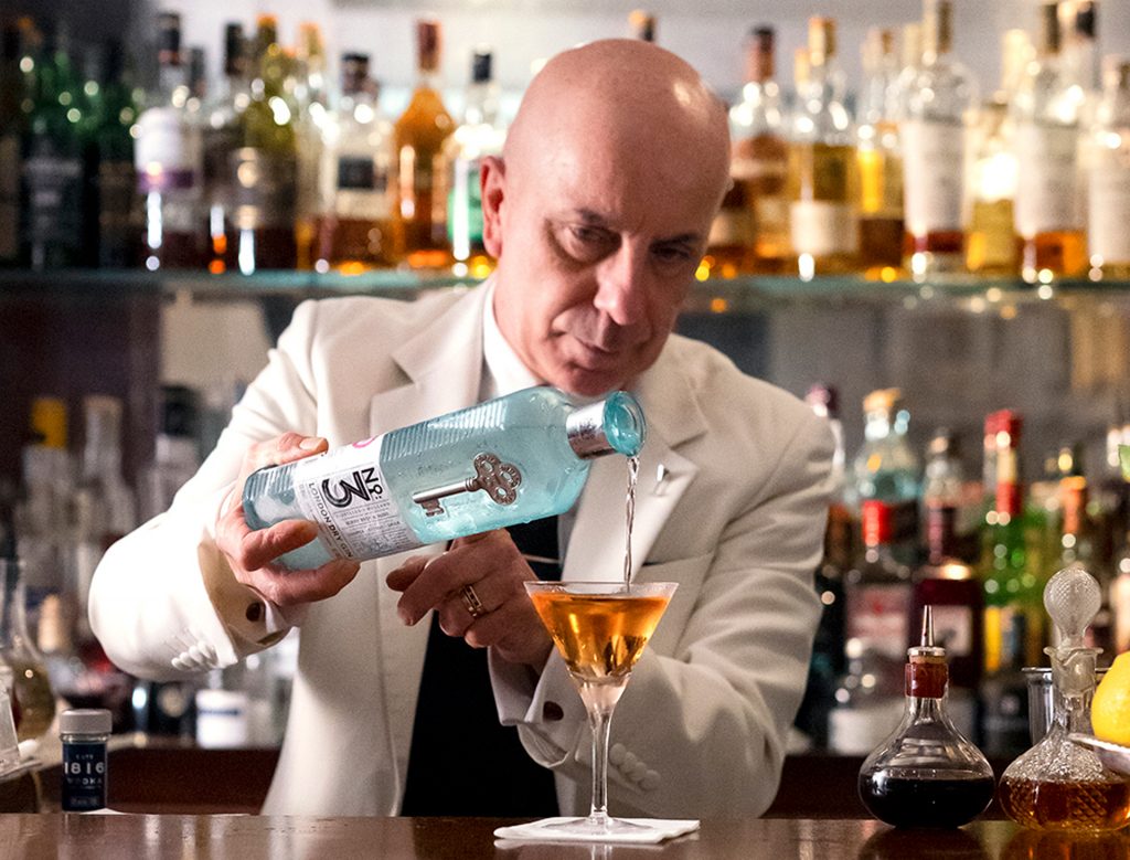 Alessandro-Vesper-Martini-Dukes-Pouring