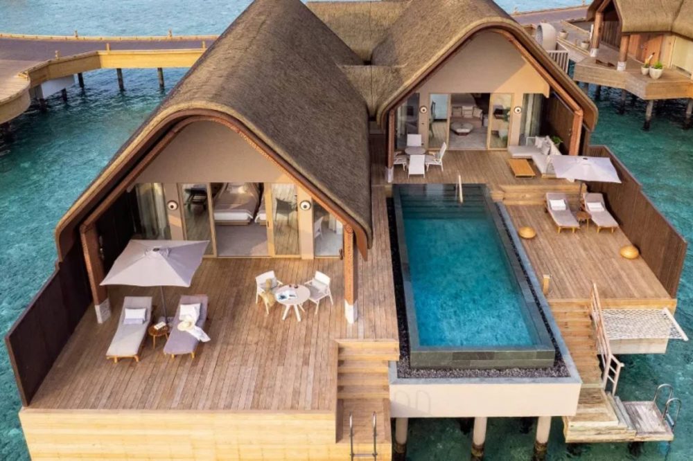 overwater bungalow maldive-resort-robb-report-italia