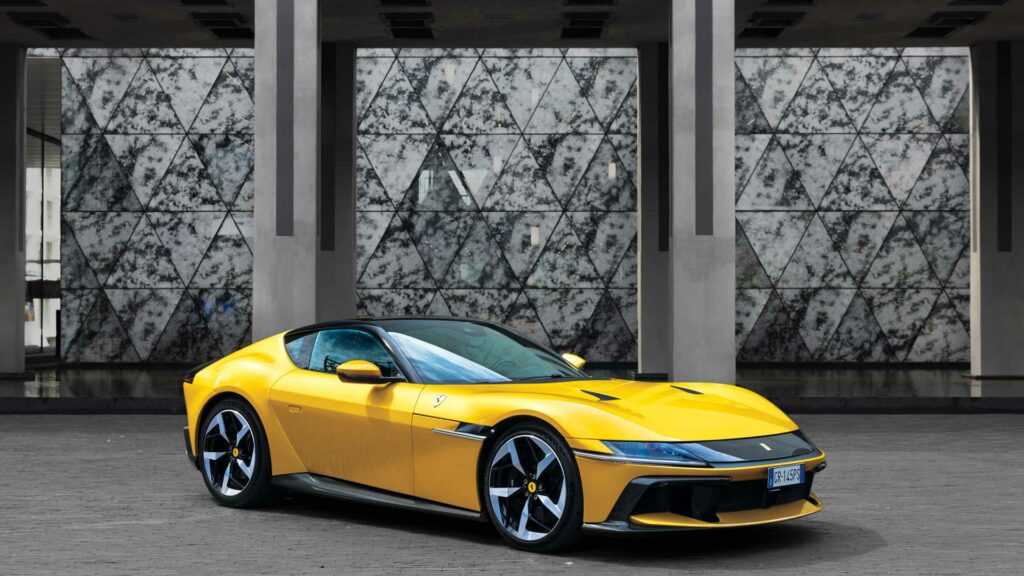 12Cilindri-Ferrari-3-Robb-Report-Italia