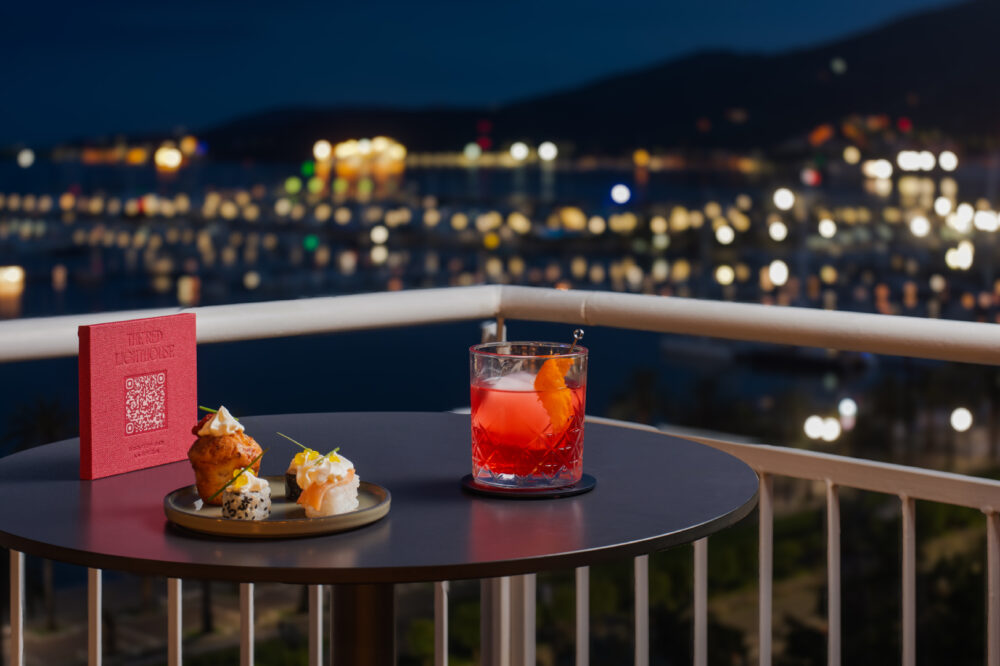 The-Red-Lighthouse-Rooftop-Bar-1-Robb-Report-Italia