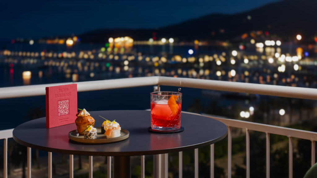 The-Red-Lighthouse-Rooftop-Bar-1-Robb-Report-Italia