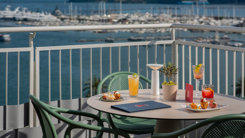 The-Red-Lighthouse-Rooftop-Bar-2-Robb-Report-Italia