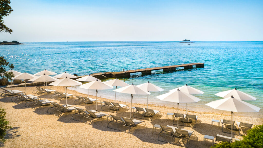 Beach-club-4-Robb-Report-Italia