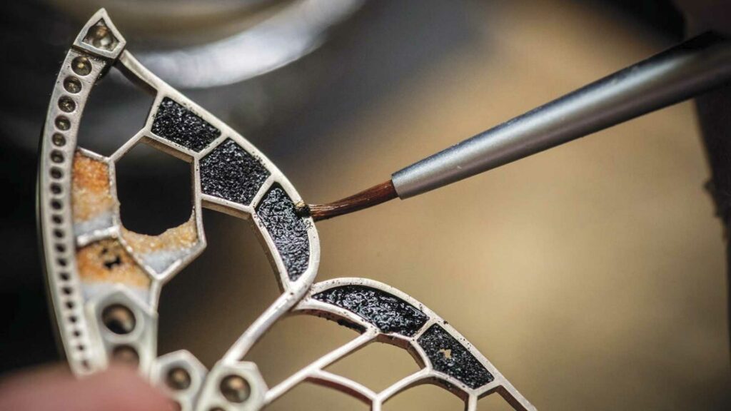 Van-Cleef-&-Arpels-3-Robb-Report-Italia