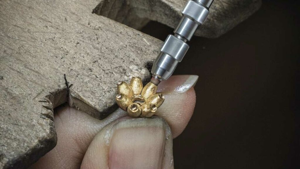 Van-Cleef-&-Arpels-6-Robb-Report-Italia