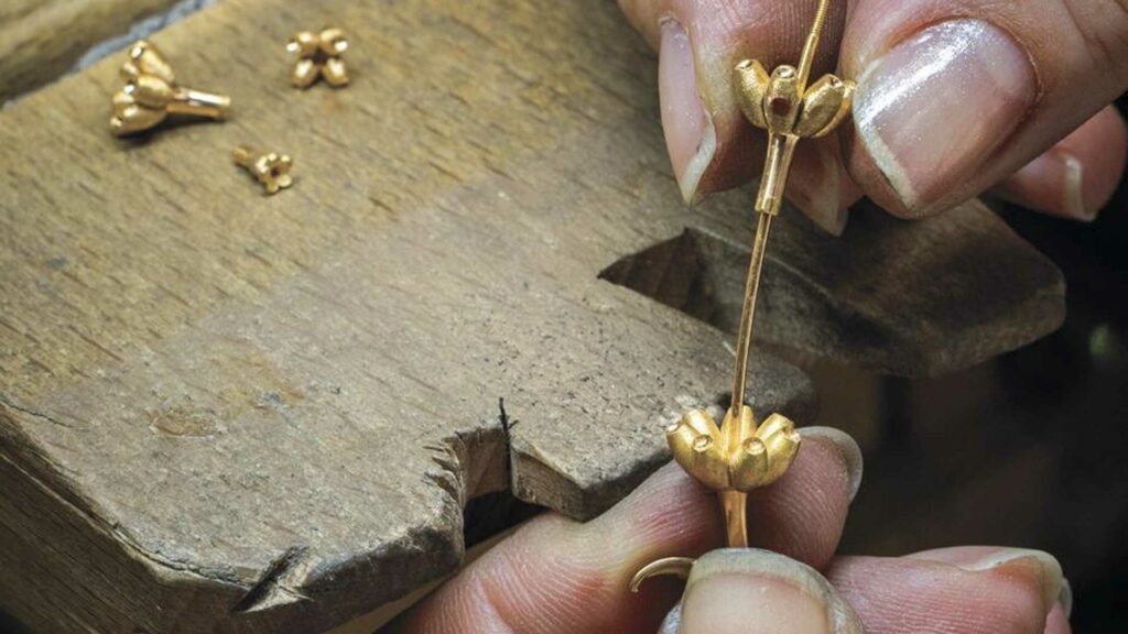 Van-Cleef-&-Arpels-7-Robb-Report-Italia