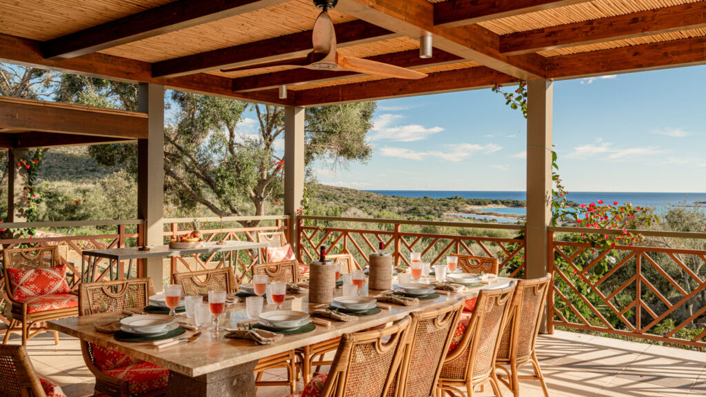 The-Thinking-Traveller-12-Robb-Report-Italia