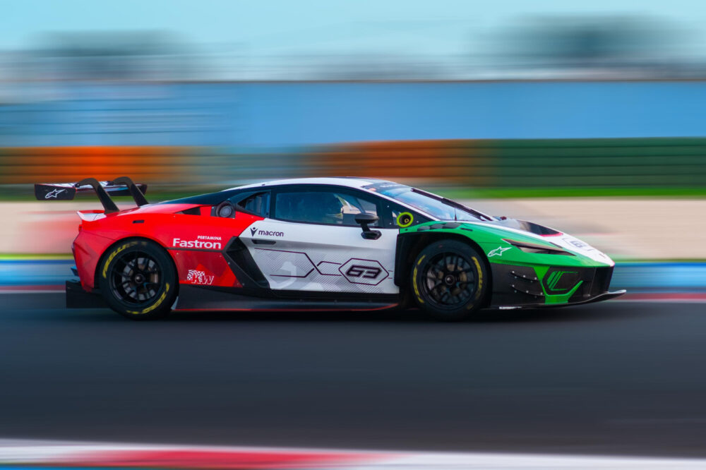 GT3-2-Robb-Report-Italia