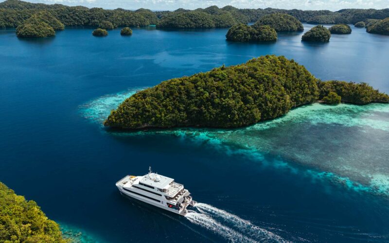 Four-Seasons-Explorer-Palau-2-Robb-Report-Italia
