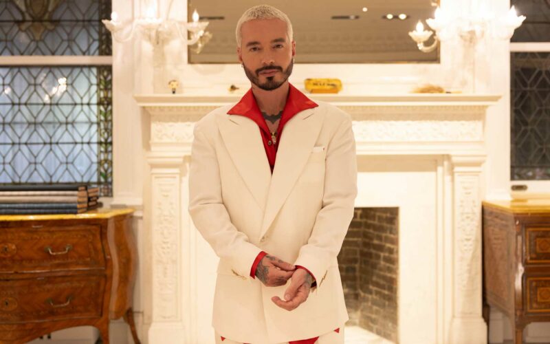 Kiton-e-J-Balvin-1-Robb-Report-Italia